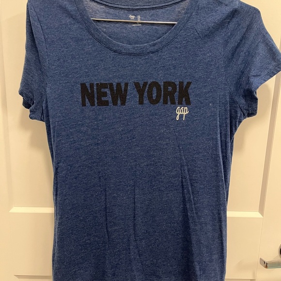 GAP Women's Blue Tee with New York Print - Picture 1 of 3